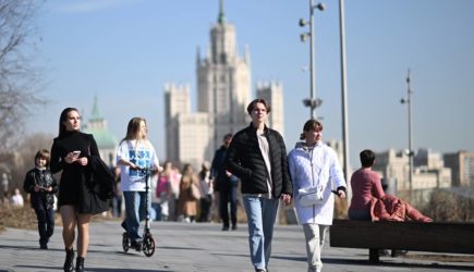 Москвичам пообещали аномально жаркую погоду