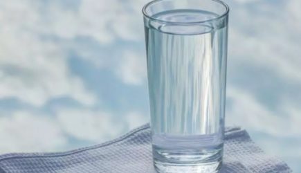 Полезная привычка: зачем выпивать стакан воды сразу после пробуждения — 3 причины