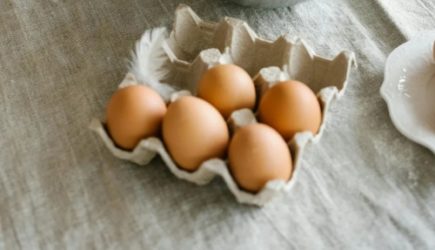 Если заметили это — сразу выбрасывайте: 4 верных способа определить свежесть яиц
