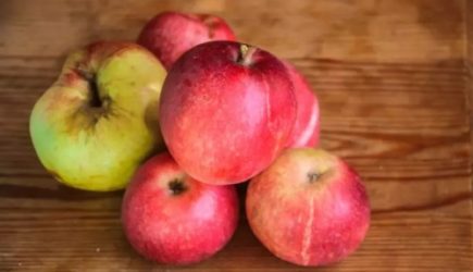 Что произойдет с организмом, если каждый день съедать по одному яблоку: мнение экспертов