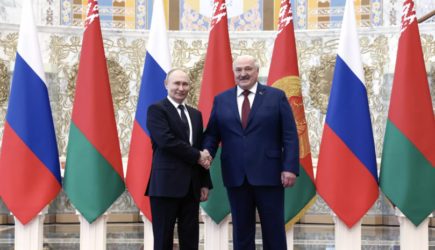 Путин пригласил Лукашенко в Россию