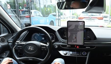 Шадаев спрогнозировал широкое применение беспилотных автомобилей в России