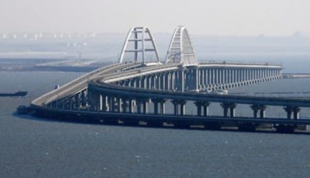 «Удалось спасти сотни жизней». Белоусов рассказал о самой массированной атаке ВСУ на Крымский мост