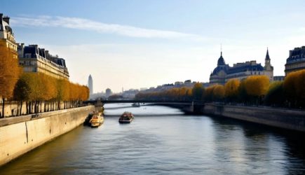 Грязная река Сена в Париже