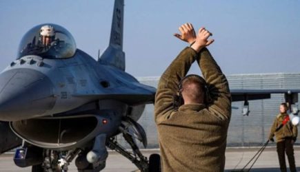 В небе Харьковской области замечены F-16