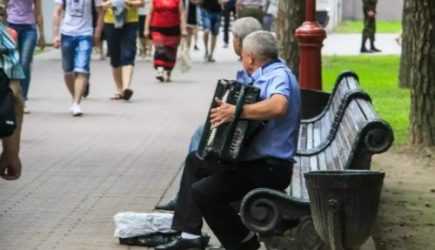 Названы три главные привычки долгожителей: повышают шанс дожить до 100 лет и более