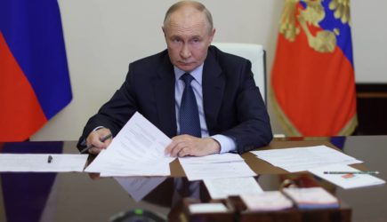 Путин и Зеленский провели совещания по ситуации в приграничье. О чем говорили и что решили президенты?