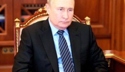 Путин поручил проиндексировать пенсии в 2025 году