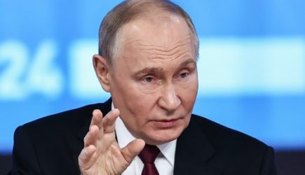 Путин распорядился дополнительно повысить пенсии некоторым категориям пенсионеров