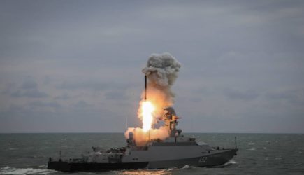 На Украине началась вторая волна массированных ударов. Россия атаковала крылатыми ракетами «Калибр»