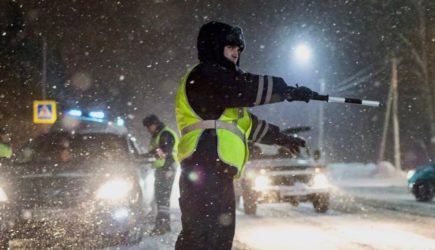 С марта станут лишать прав за вождение без куртки: водителей ждет неожиданный сюрприз