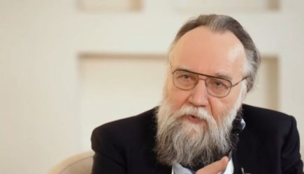 Дугин предложил «равноудаленную» страну для переговоров России с США