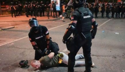 В Белграде произошли столкновения протестующих с полицией