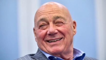 Познер прервал молчание после скандала с критикой