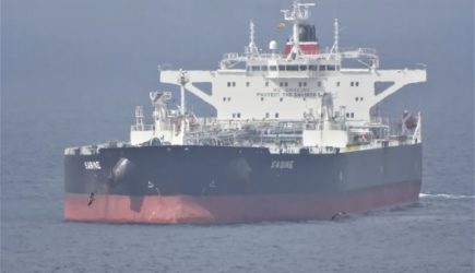 Полный эстонской нефти танкер провела мимо России целая флотилия