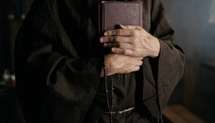 Дело священника с перерезанным горлом раскрыли спустя 700 лет