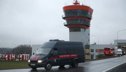 Мужчина швырнул маленького ребенка на пол в аэропорту Шереметьево и был задержан