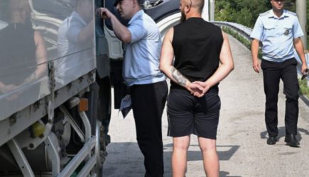 Уже несколько дней в Подмосковье массово досматривают грузовики