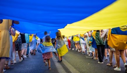 Зачем Зеленский выпустил молодежь: в Киеве назвали причину