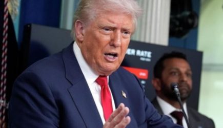 Трамп заявил, что в пятницу &#171;едет в Россию&#187;