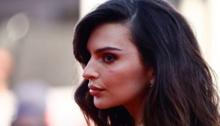 Эмили Ратаковски снялась обнаженной