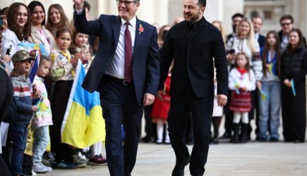 На Западе высмеяли одну деталь на фото Зеленского со Стармером