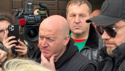 Бурунов попрощался с Поповым на похоронах