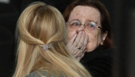 «Он работал на разрыв аорты». Вдова Николаева в слезах у гроба