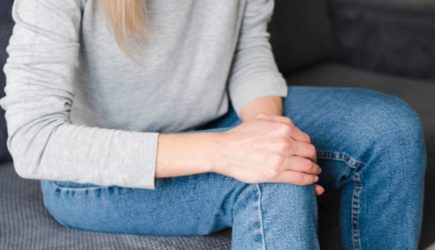 Выявлен эффективный способ облегчить боль в коленях без лекарств