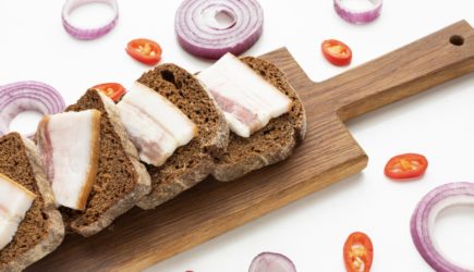 Забытый «суперфуд»: почему врачи советуют есть немного сала каждый день, особенно зимой