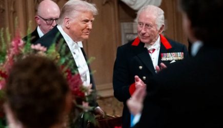 Трамп прогнулся под короля Великобритании — Зеленский