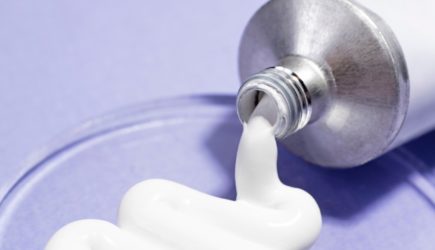 Три копеечных советских крема, которые работают лучше люкса: советы визажистов