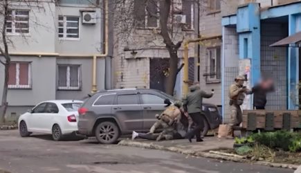 Сгенерированная Полина и отравленное пиво: Киев пытался убить офицера ВС РФ