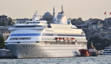 Ответ губернатору: более 600 туристов из&nbsp;России заблокировали в&nbsp;порту Турции