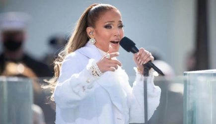 Лопес в роскошном образе засветилась на свадьбе у индийского миллиардера