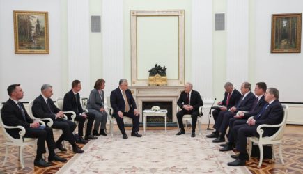 Песков объяснил временной зазор между приездом Орбана в Кремль и стартом переговоров