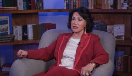 Путин наградил орденами известную телеведущую и популярную фолк-певицу