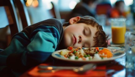 Ни за что не ешьте это на ночь: не будете спать и наберете вес