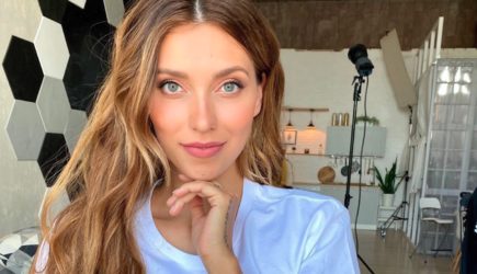 Гулявшая с детьми Тодоренко заявила об инциденте: Почти сбили меня с коляской