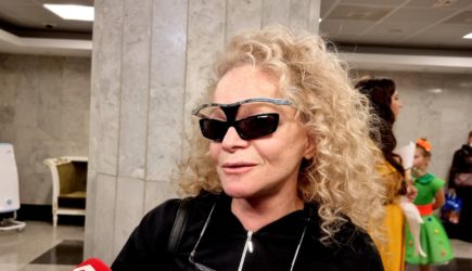 Охрана Долиной устроила потасовку с журналистами после вопроса о тайном дворце