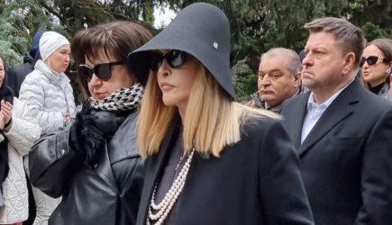 «Ее заставили это сделать!»: критик Соседов заявил, как на самом деле Пугачева отважилась на важное решение в своей жизни