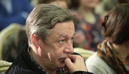 «Не для кассы»: Михалков рассказал, почему вернул Ефремова на сцену