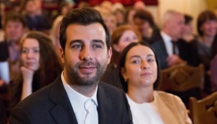 Ургант записал публичное обращение к россиянам