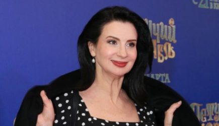 57-летняя Стриженова позирует без макияжа на фото