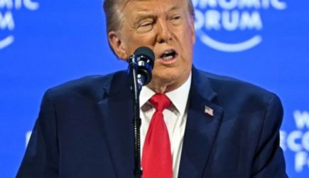 Трамп унизил лидеров ЕС и угрожал Дании на форуме в Давосе