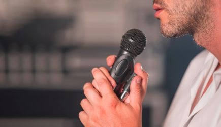 Известный продюсер назвал самого богатого певца России