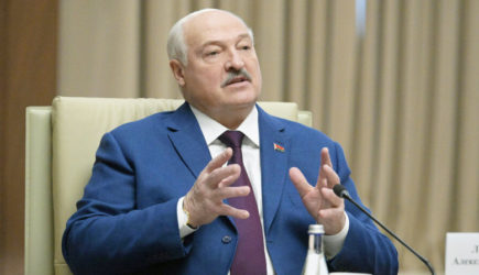 Лукашенко потребовал от Киева перестать «гробить людей»