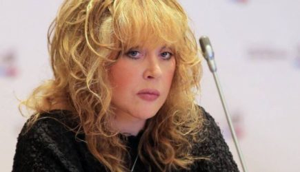 Стало известно имя певицы, которую бросившая Россию Пугачева прочила себе в&nbsp;преемницы