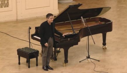 Британский пианист перед поездкой в Россию зарегистрировался на «Госуслугах»