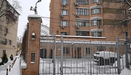 Лурье сменила замки в бывшей квартире Долиной в Москве